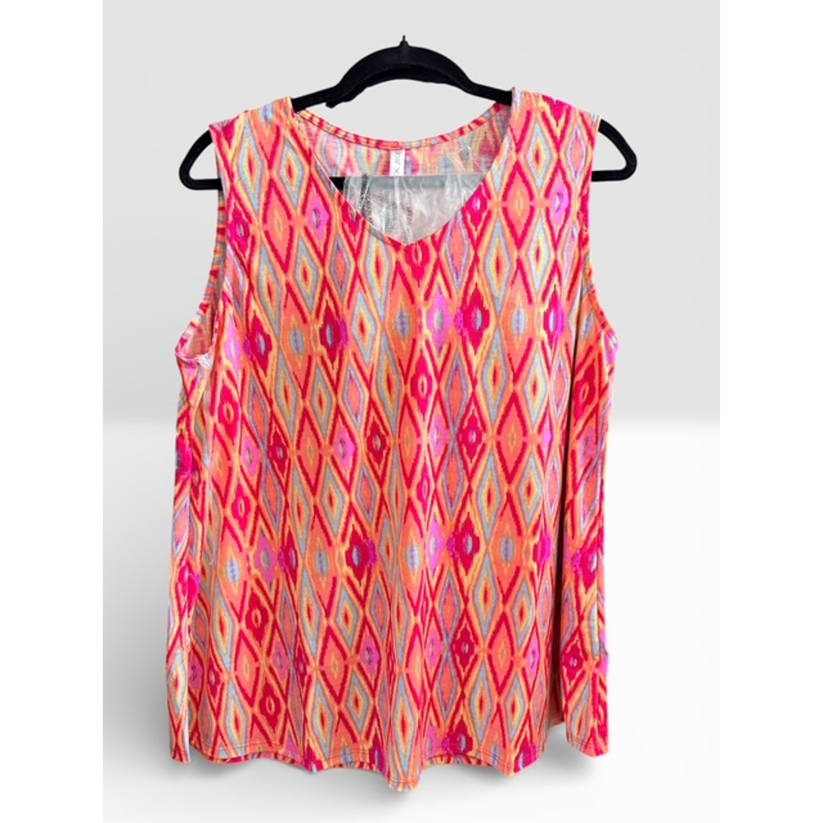 Dear Scarlett - Geometric Diamond Sleeveless Tank - Medium - Image 3