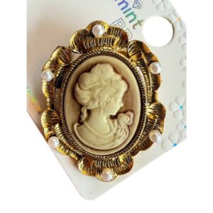 Meet Me on the Ivy Coast Cameo Brooch