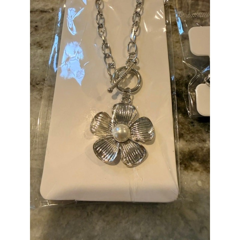 The Island Breeze Pearl Blossom Fashion Jewelry Set - Image 3