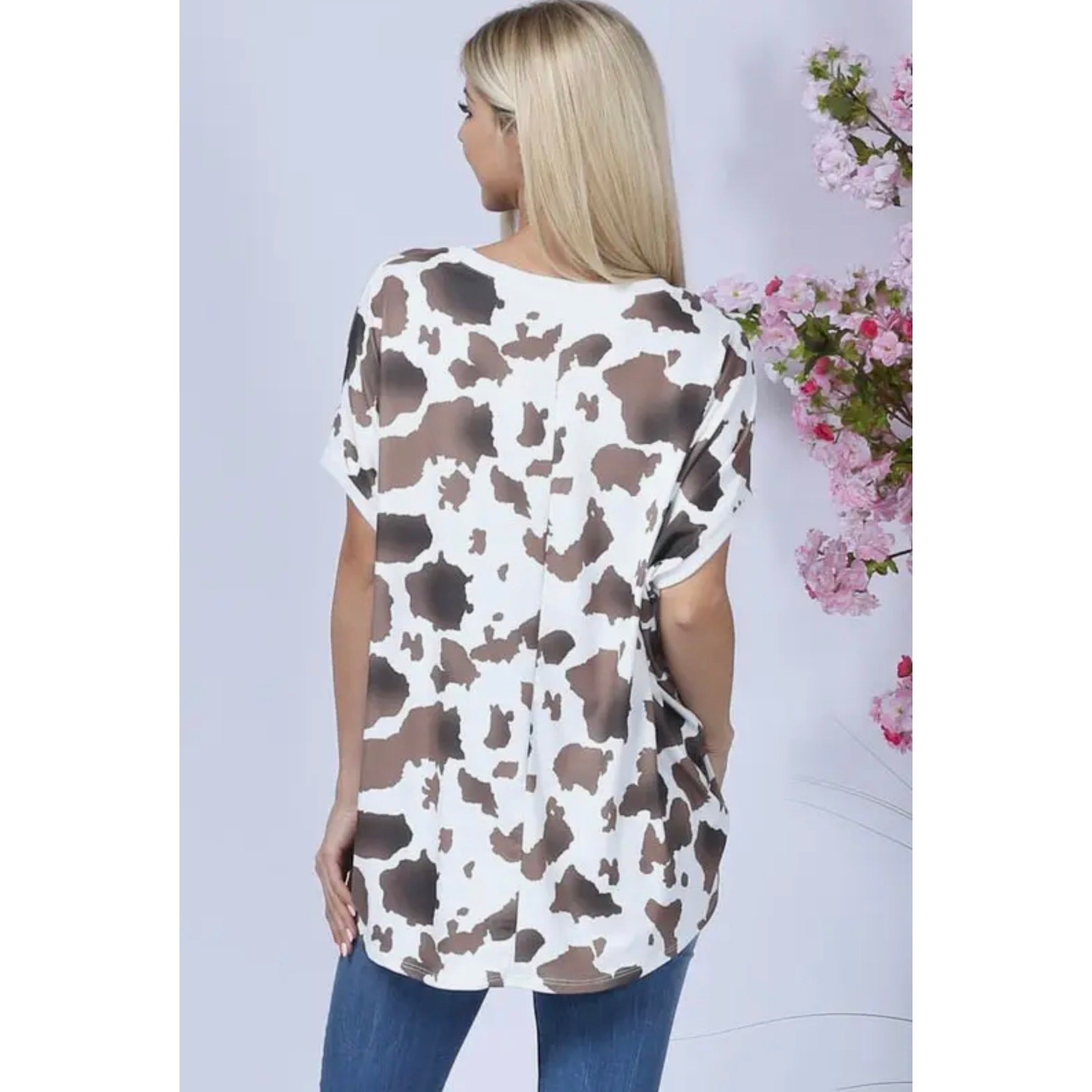 Avery - Cow Print V-Neck Dolmab Sleeve Top - Large - Image 5